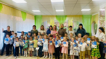 Награждение участников и победителей детских рисунков "Авиация глазами детей" Награждение участников и победителей детских рисунков "Авиация глазами детей".