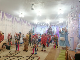 Новогодняя сказка в старших группах Новогодняя сказка в старших группах.