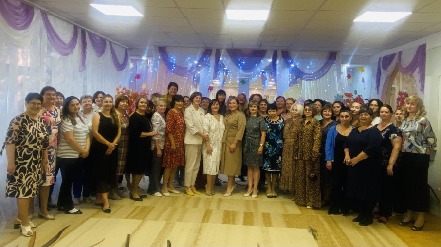 Коллектив "Дружного экипажа" поздравляет всех коллег с праздником! Коллектив "Дружного экипажа" поздравляет всех коллег с праздником!.